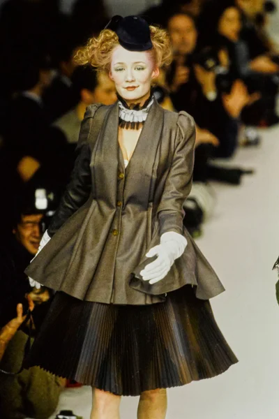Look 99